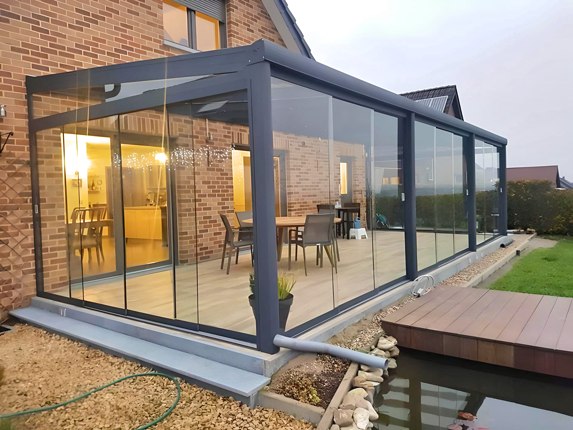 SMART Glasschiebewand mit sechs Glasscheiben